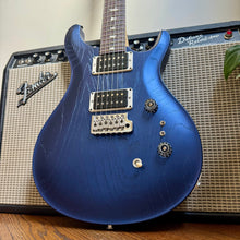 Load image into Gallery viewer, PRS CE 24 Swamp Ash w/ Upgrade PRS Paisley Case