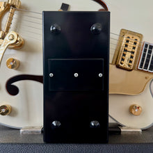 Load image into Gallery viewer, Charlie Pedals Troubadour #000 Green Sparkle