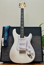 Load image into Gallery viewer, PRS Silver Sky Frost White - Rosewood