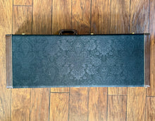 Load image into Gallery viewer, PRS CE 24 Swamp Ash w/ Upgrade PRS Paisley Case
