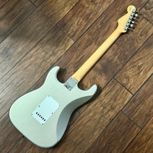 Load image into Gallery viewer, Fender Custom Shop Journeyman Relic ‘60 Stratocaster - Inca Silver