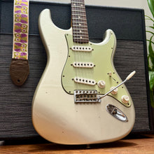 Load image into Gallery viewer, Fender Custom Shop Journeyman Relic ‘60 Stratocaster - Inca Silver