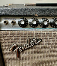 Load image into Gallery viewer, Fender Vibro Champ Silverface 1976 - Clean
