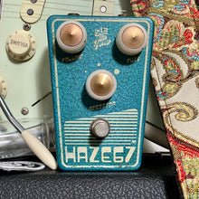 Load image into Gallery viewer, Isle of Tone Haze 67 Fuzz Premium - Hammered Blue