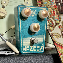 Load image into Gallery viewer, Isle of Tone Haze 67 Fuzz Premium - Hammered Blue