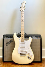 Load image into Gallery viewer, Fender Eric Clapton Stratocaster - 2019